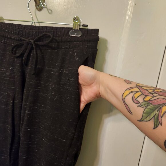 Torrid Active cropped sweats - Picture 2 of 4